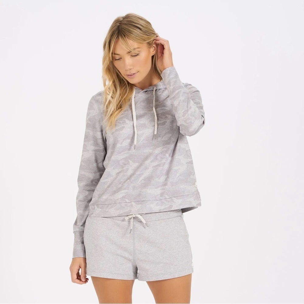 Vuori Halo Essential Hoodie Dreamknit Sweatshirt in Pale Gray Heather Camo